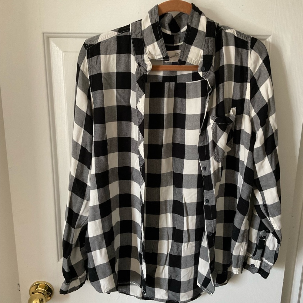 Universal Thread Checkered Plaid Shirt, Size Large